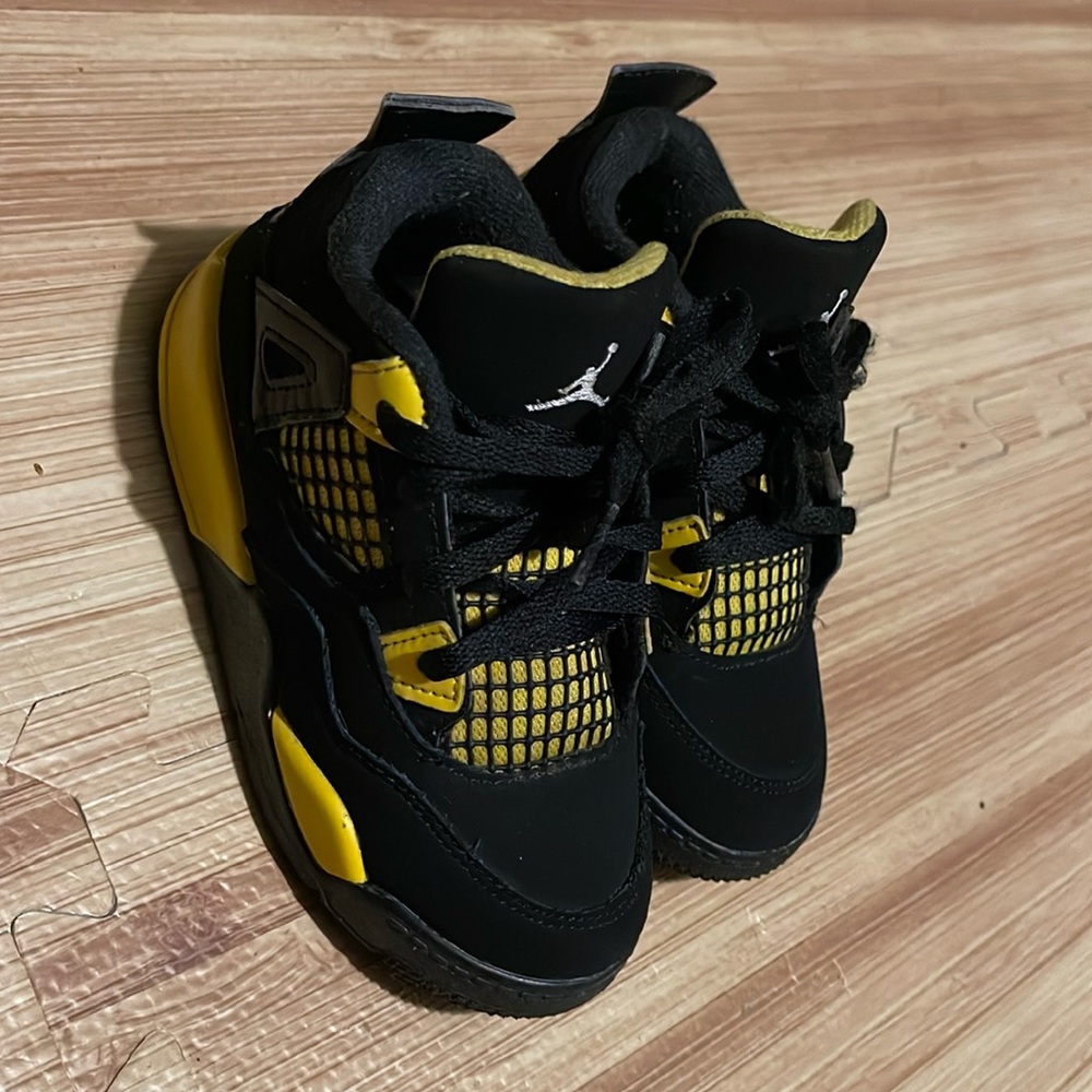 Jordan 4 thunder